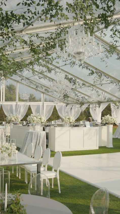 Clear Tent Wedding Reception, Coastal Wedding Reception, Clear Tent Wedding, Wedding Reception Tent, Modern Glam Wedding, Wedding Tent Decorations, Outdoor Tent Wedding, Reception Tent, Tent Wedding Reception