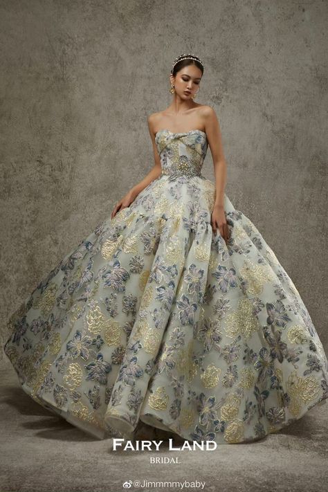 Dress Photography, Gowns Dresses Elegant, Hollywood Style, Fairytale Dress, Fantasy Dress, Gala Dresses, Fashion Mistakes, Midi Skirts, Glam Dresses