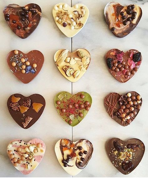 Chocolate Mendiants, Patisserie Fine, Chocolate Bark Recipe, Valrhona Chocolate, Chocolate Pearls, Beautiful Chocolate, Valentine Dinner, Valentines Day Dinner, Bark Recipe