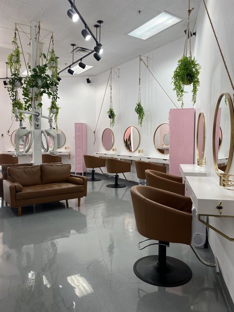 CAPELLI SALON knows Salon inspo, salon interior design, boho salon, salon inspiration. Hair Salon Processing Area, Trendy Hair Salon Interior, Boho Hair Salon Decor, Boho Beauty Salon, Mini Salon Ideas, Hair Salon Suite Decor, Hair Studio Ideas, Salon Design Ideas, Home Hair Salons