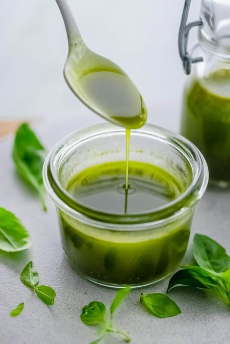 Basil Infused Vinegar, Homemade Basil Oil, How To Make Basil Oil, Preserving Basil In Oil, How To Make Basil Infused Olive Oil, Basil And Garlic Infused Olive Oil, Flavored Olive Oil Recipes Gift Ideas, Green Oil Recipe, Basil Infused Olive Oil Recipes