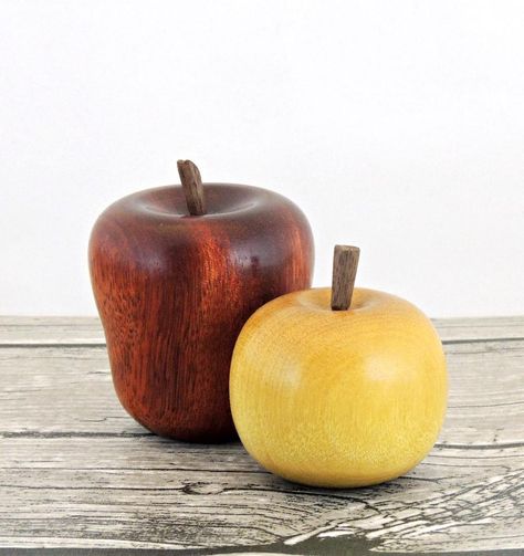 How to Make Wooden Apples | Crafting in the Rain #lathe #woodturning #video Tre Kunst, Deco Fruit, Cabinet Build, Wooden Apple, Apple Craft, Woodworking Store, Wood Turning Lathe, Island Bar, Lathe Projects