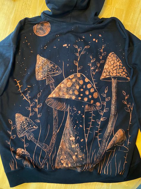 This is a hand painted mushroom garden using bleach! Each item is made to order so will vary slightly from the photo! Diy Clothes Bleach, Bleaching Clothes, Bleach Shirt Diy, Bleach Hoodie, Mushroom Garden, Painted Clothes Diy, Hippie Stil, Upcycle Clothes Diy, Reverse Tie Dye