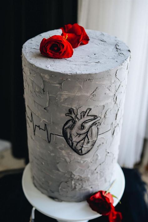 Anatomical Heart Cake, Scary Cakes, Doctor Cake, Cupcake Shop, Blueberry Farm, School Cake, Heart Cakes, Heart Vase, Modern Reception