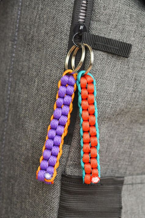 Paracord Tutorial Keychain, Paradors Keychain, Paracord Keychain Patterns, Micro Paracord Projects, How To Make Paracord Keychain, Paracord Designs Pattern, How To Finish Paracord Ends, Diy Keyring Ideas, Paracord Projects Diy Tutorials