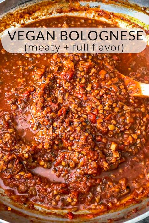 This lentil mushroom bolognese recipe is an easy make ahead weeknight meal. Packed with Italian flavors, it's hearty and satisfying. The whole family loves it! #vegan #gf | simplyceecee.co Vegan Lentil Bolognese Recipes, Vegetarian Pasta Bolognese, Vegetarian Lentil Recipes Healthy, Mushroom And Lentil Recipes, Lentil Mushroom Bolognese, Vegan Mushroom Bolognese, Vegan Bolognese Lentils, Lentils Bolognese, Plant Based Dinner Recipes