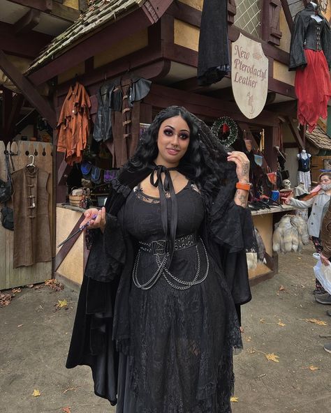 Renfaire Outfit Dark Fairy, Plus Size Ren Faire, Plus Size Ren Faire Costume, Ren Faire Witch, Dark Fairy Outfit, Fair Fits, Oc Cosplay, Fantasy Core, Black Alt