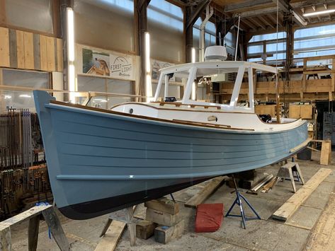 Cabin Cruisers For Sale, Ocean Fishing Boats, Wood Boat Building, Wooden Model Boats, Lobster Boat, Working Boat, Wooden Boat Building, Cabin Cruiser, Bass Boat