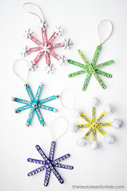 Popsicle Stick Snowflake Popsicle Stick Snowflake Ornaments, Popsicle Stick Snowflake, Jul Diy, Diy Christmas Ornaments Easy, Christmas Crafts For Kids To Make, Kids Christmas Ornaments, Fun Christmas Crafts, Winter Crafts For Kids, Popsicle Stick