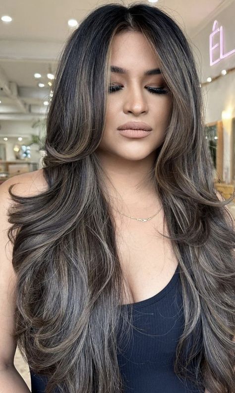 Full Head Of Highlights On Black Hair, Ash Brown Balayage On Brown Hair, Belayer Hair Brown, Black And Brown Dimensional Hair, Bronde Balayage Dark Hair, Blonde Highlights For Brown Skin, Straight Hair With Highlights Brunettes, Dark Ashy Brunette Hair, Brunette Lowlights With Money Piece