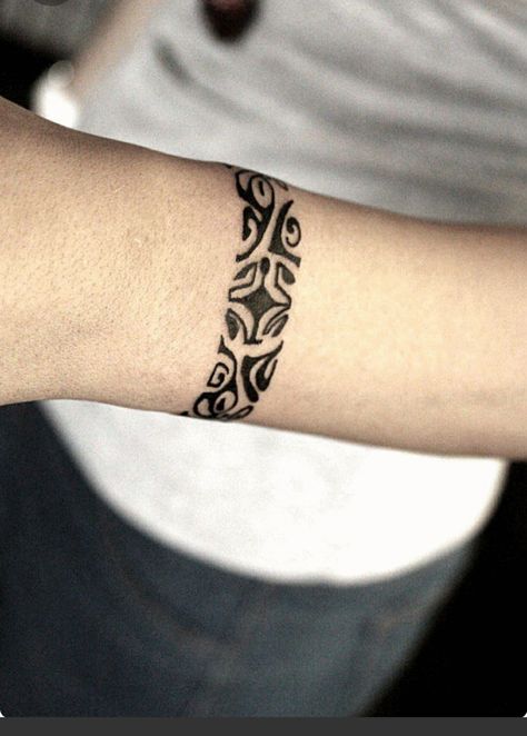 Armband Tattoo Frau, Wrist Band Tattoo, Tattoo Band, Forearm Band Tattoos, Band Tattoo Designs, Polynesian Tattoo Designs, Armband Tattoo Design, Anklet Tattoos, Marquesan Tattoos