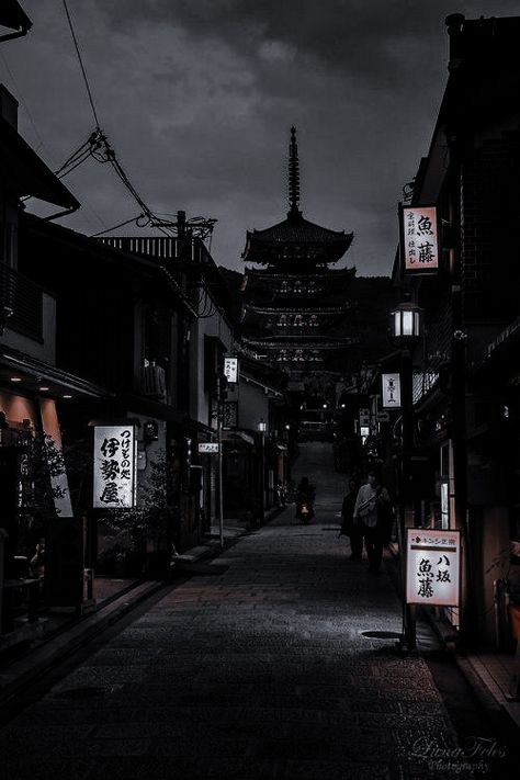 Grey Japanese Aesthetic, Photo Japon, Tokyo Dark, Tokyo Aesthetic, Cityscape Wallpaper, Japanese Wallpaper Iphone, Dark Black Wallpaper, Fotografi Urban, Black Wallpaper Iphone Dark