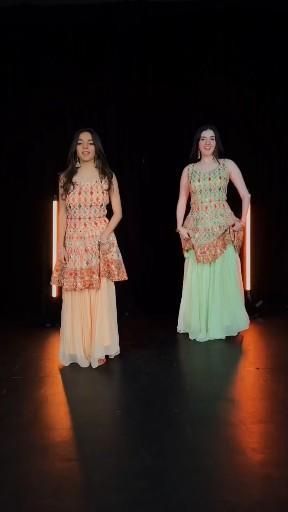 indianbollywooddance Dance Indian Bollywood, College Dance Performance, Bollywood Dance Aesthetic, Indian Dance Aesthetic, Wedding Dance Indian, Pakistan Dance, Indian Dance Videos, Pakistani Dance, Dance With Friends