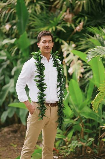 Maile Style Ti Leaf Lei-took me a minute to realize it wasn't actually Maile. I think I would miss the sweet smell. Hawaiin Wedding, Wedding Lei, Ti Leaf, Hawaii Beach Wedding, Groom Wedding Attire, Kauai Wedding, Oahu Wedding, Orchid Wedding, Hawaiian Wedding