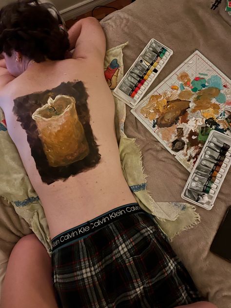 Painting On Body Couple, Painting On Back Boyfriend, Comfortable Relationship, Boyfriend Painting, Couples Pic, Candle Painting, Cute Couple Pics, Dream Dates, Diy Gifts For Him