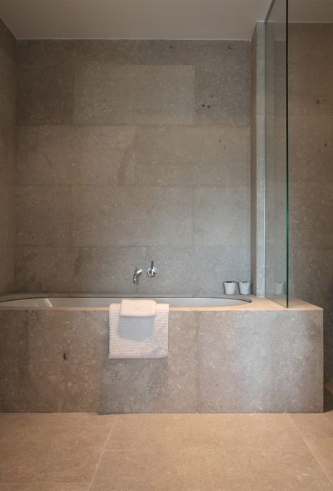 Modern Built In Tub, Inbuilt Bathtub, Limestone Shower Tile, Undermount Bath, Bathroom Limestone, Undermount Tub, Farmhouse Bathtub, Limestone Bathroom, Bathroom Stone