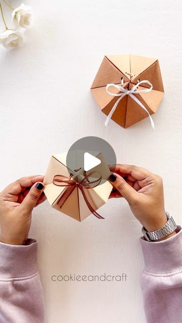 Gift Wrapping Earrings, Bracelet Gift Wrapping Ideas, Diy Gift Box For Earrings, Wrap A Box With Wrapping Paper, How To Rap A Box Gift Wrapping, Wrapping Small Boxes, How To Wrap Earrings As A Gift, How To Wrap A Gift Without A Box Diy, How To Gift Wrap A Box Simple