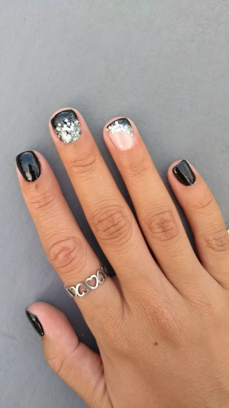 Nail Art Designs Fall 2024, Short Nail Manicure Gel, Dark Gel Nails Short, Winter Shellac Nails, Nails 23, Shellac Colors, Nail Work, Sns Nails, October Nails