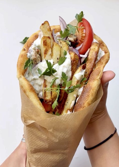 Chicken Gyros Recipe, Greek Chicken Gyros, Gyros Recipe, Chicken Gyro Recipe, Gyro Recipe, Chicken And Chips, Chicken Gyros, Cooking Homemade, Greek Chicken