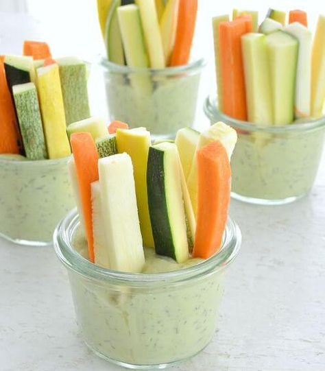 Vegetable Sticks With Avocado Dill Dip | 17 Power Snacks Every College Student Should Know Power Snacks, Dill Dip, Diy Easy Recipes, Avocado Dip, Healthy Dips, Quick Snacks, Easy Snacks, Diy Food Recipes, Appetizer Snacks