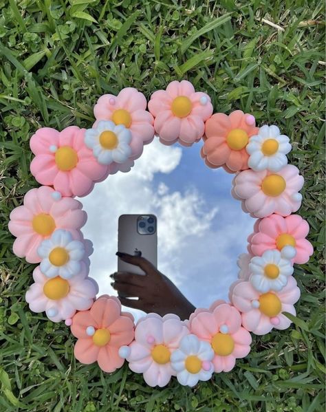 Flower Mirror Aesthetic, Clay Crafts Mirror, Mirror Decor With Clay, Clay Mirror Frame, Clay Mirror, Flower Mirror, Diy Air Dry Clay, Air Dry Clay Projects, Clay Diy Projects