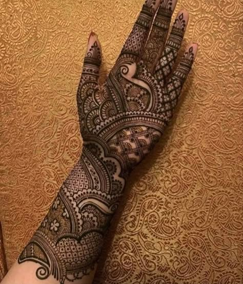 Dubai Mehndi, Arabic Mehendi, Rajasthani Mehndi, Beautiful Simple Mehndi Design, Unique Henna, Hand Mehndi Designs, Beginner Henna, Mahendi Designs, Front Mehndi Design