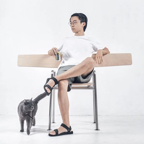 NGHOI design studio's 'chill out chair' is a relaxing park bench for one Leg Reference, Sitting Cross Legged, Chair Pose, Chic Chair, Sitting Poses, Person Sitting, Human Interaction, Milan Design Week, Anatomy Reference