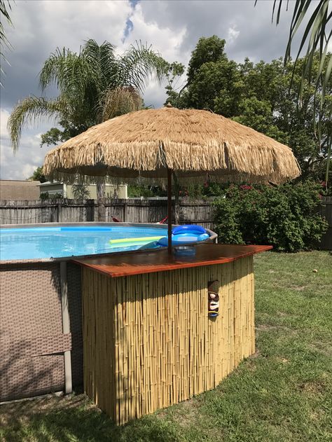 Tiki Bar By Pool, Tiki Bar Poolside, Backyard Tiki Ideas, Patio Tiki Bar Ideas, Above Ground Pool Tiki Bar Ideas, Poolside Tiki Bar Ideas, Pallet Pool Bar, Pool Tiki Bar Ideas, Decorate Patio