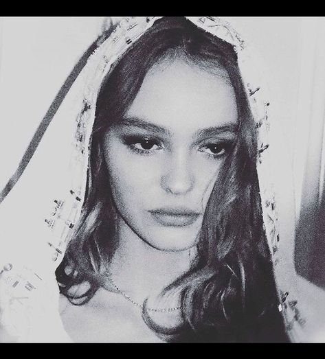 Lily Depp, Lily Rose Depp Style, Vanessa Paradis, Gisele Bündchen, Lily Rose Depp, Lily Rose, French Girl, Divine Feminine, Smokey Eye