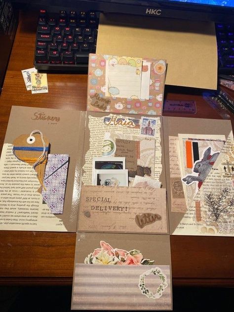 Scrapbook For Cards And Letters, Gifts Ideas For A Friend Birthday, Cute Letter Aesthetic, Cute Card Ideas For Best Friend Diy, Homemade Letter Ideas, Cool Letter Ideas, Diy Letters For Friends, Aesthetic Letter Ideas For Friends, Letter Gifts For Boyfriend