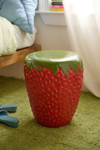 Strawberry Living Room Decor, Food Shaped Furniture, Strawberry Stool, Urban Outfitters Bedroom Decor, Fruit Stool, Strawberry Furniture, Bama Dorm, Strawberry Bedroom, Maximalist House