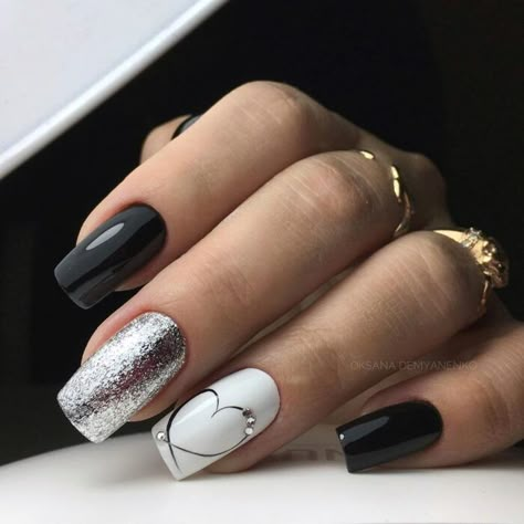 Anniversary Nails Ideas Short, Manicure Aesthetic, Manicure Short, Autumn Manicure, Spring Manicure, Heart Nail Designs, Winter Manicure, Valentine Nail Art, Summer Manicure