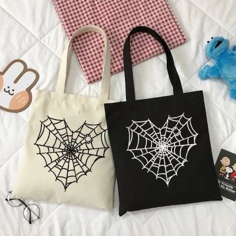 Black Tote Bag Painting Ideas, Black Tote Bag Design Ideas, Black Tote Bag Aesthetic, Tote Bag Painting Ideas Aesthetic, Tote Bag Design Ideas Aesthetic, Aesthetic Tote Bag Design, Dt Coursework, Y2k Tote Bag, Decorated Tote Bags