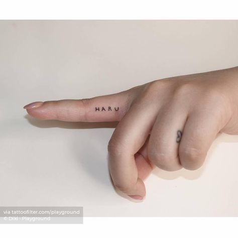 I Love You Finger Tattoo, Name Tattoos Finger, Name Tattoo Finger, Purpose Tattoo, Ankle Band Tattoo, Finger Tattoos Words, International Tattoo, Tattoo Finger, Cursive Tattoos