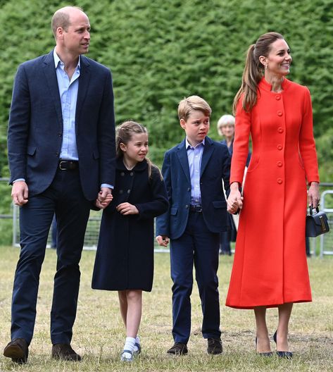 Prince William at 40: Thriving as a Royal — but in Pain Over Prince Harry | PEOPLE.com Kate Middleton Kids, Prinz George, Prince Georges, Cardiff Castle, Prince William Et Kate, Princesa Charlotte, Princesse Kate Middleton, Looks Kate Middleton, Prins William