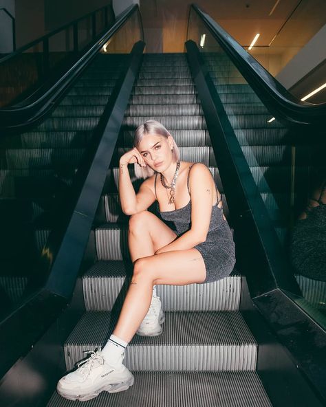 ANNE♥MARIE on Instagram: “Sometimes dress. Never heels. 📸: @shotbyphox” Anne Marie Album, Anne Maria, Chubby Fashion, Aesthetic People, Anne Marie, The Duff, Ariana Grande, Actors & Actresses, Dj