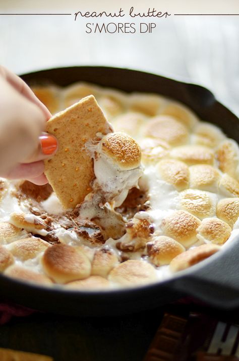 Peanut Butter S'mores Dip Recipe - Something Swanky Peanut Butter Smores Dip, Peanut Butter Smores, Smores Dip, Sweet Dips, Dessert Dips, Camp Fire, Peanut Butter Recipes, Best Dessert Recipes, S Mores