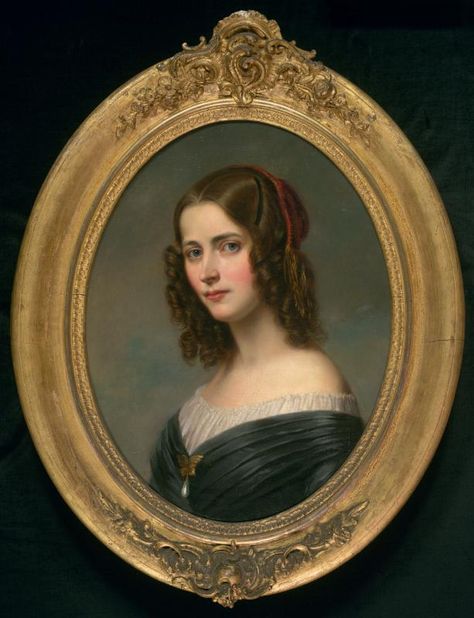 The Oval Portrait, Oval Portrait Painting, Oval Portrait, 19th Century Women, Portrait Jewelry, Side Portrait, Pre Raphaelite Art, Victorian Portraits, Old Portraits