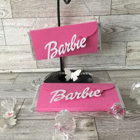 Barbie Party Gift Bags, Barbie Birthday Favors, Barbie Candy Bags, Barbie Party Favors, Candy Purse, Barbie Products, Barbie Party Decorations, Chocolate Bar Wrapping, Candy Bar Birthday