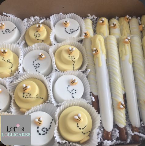 Honeybee Party, Hive Cake, Bee Hive Cake, Bee Cake Pops, Mama To Bee, Cake Cake Pops, Bee Themed Gender Reveal, Bee Themed Birthday Party, Honey Bee Baby Shower