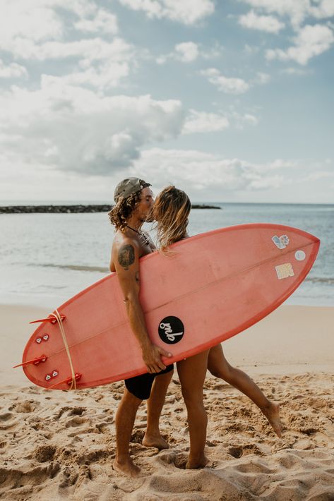 Photoshoot Ideas For Boyfriend, Surf Couple, Couple At The Beach, Surfer Couple, Photo Surf, Surfergirl Style, Colorful Photoshoot, Canary Islands Tenerife, Surfer Vibes