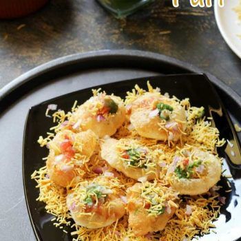 sev puri Indian High Tea, Crab Pie Recipe, Kachori Chaat, Crab Pie, Puri Temple, Khasta Kachori, Single Serve Snacks, Coleslaw Dressing Recipe, Dahi Puri