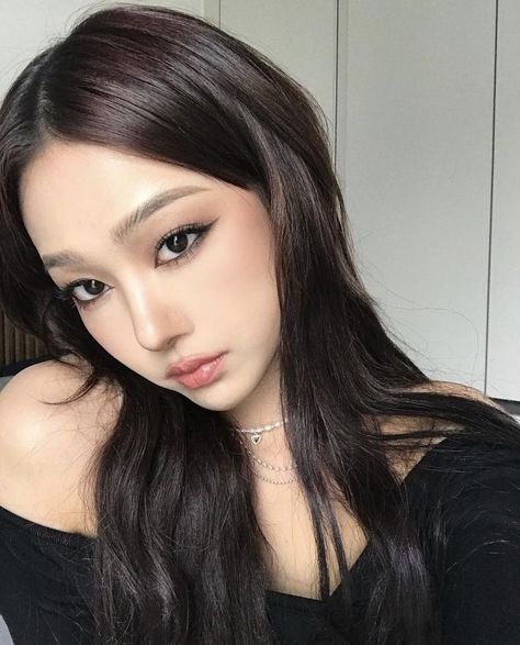 Smokey Douyin Makeup, Abg Makeup Looks, Soft Douyin Makeup, Dark Douyin Makeup, Chinese Makeup Tutorial, Abg Style Makeup, Abg Makeup, Asian Girl Makeup, Makeup Ala Korea