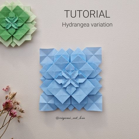 In this video tutorial you will learn how to fold a origami Hydrangea variation inspired by my favorite origamiartist Shuzo Fujimoto. Paper Folding Techniques Tutorials, Origami Stationary, Tessellation Origami, Origami Advanced, Origami Tesselations, Origami Hydrangea, Origami Containers, Paper Folding Designs, Origami Tessellation