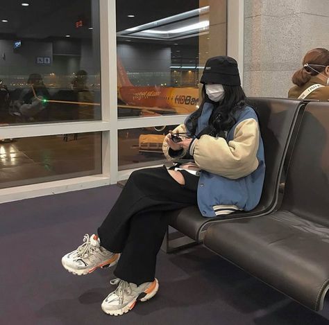 Girl Port, Bucket Hat Outfit, People References, Outfit Korean, Korean Aesthetic, Winter Fits, Outfits With Hats, 가을 패션, Airport Style