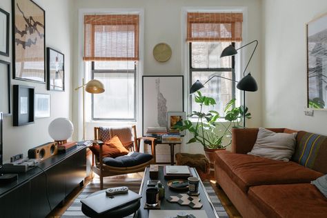 Tour a New York City Apartment Packed With Beach Vibes | Architectural Digest San Myshuno, Orange Sofa, Apartment Decoration, New York City Apartment, Design Objects, Apartment Aesthetic, New York Apartment, Nyc Apartment, City Apartment