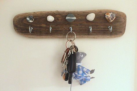 If you are heading off to the seaside over the bank holiday weekend look out for some driftwood to use in craft projects like these wonderful key hooks that Tina made. Read all about her project he… Driftwood Projects, Driftwood Sculpture, Woodworking For Kids, Driftwood Crafts, Holiday Break, End Of The Week, Square Wall Clock, Weekend Breaks, Beach Crafts