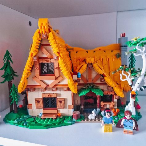 I'm in love with the new Snow White cottage from @lego It's so detailed 😍😍 and you get so many figures. Who's your favourite Disney Princess? ****** 🔎Lego, Disney Princess, Disney 100, Disney UK, Disney Collector 🔖@lego @disneyuk #disneylego #disneylegocastle #disneylegos #disneylegostore #legodisney #legodisneyminifigures #legodisneycastle #legodisneyprincess #disney100 #legominifigures #legostagram #disneycollector #disneycollectors #disneycollectoruk #disneycollection #disneycollectibl... Lego Disney Castle, Snow White Cottage, Alice In Wonderland Pictures, Lego Disney Princess, Lego People, Disney Collector, Disney 100, Snow White And The Seven Dwarfs, Cool Lego Creations