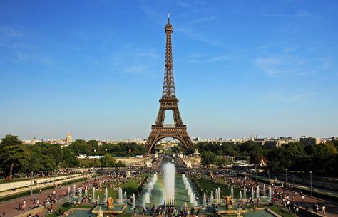 The World’s Most Wheelchair Accessible Landmarks Torre Eiffel Paris, Restaurants In Paris, Moving Overseas, Rain Water Collection, The Tourist, Iconic Buildings, Famous Landmarks, The Eiffel Tower, Paris Travel