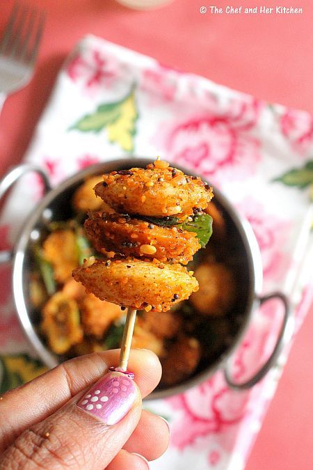 THE CHEF and HER KITCHEN: Masala Cocktail Idlis | Milagai Podi Idlis Indian Party Food, Veg Starter Recipes, Indian Appetizers, Idli Recipe, Diwali Food, Chaat Recipe, Vegetarian Snacks Recipes, Party Food Platters, Indian Party